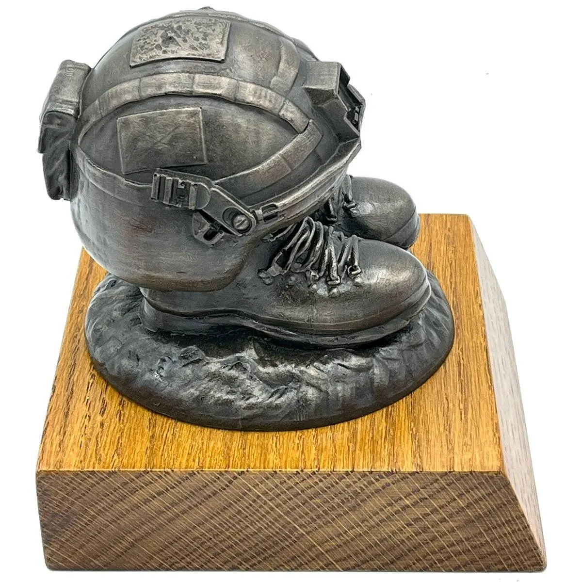 New 2023 Helmet and Boots Statue Bronze Resin - Image 6
